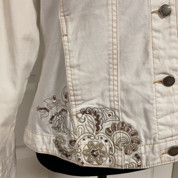 Blassport Sequence white wash jean jacket. Medium - Picture 8 of 12